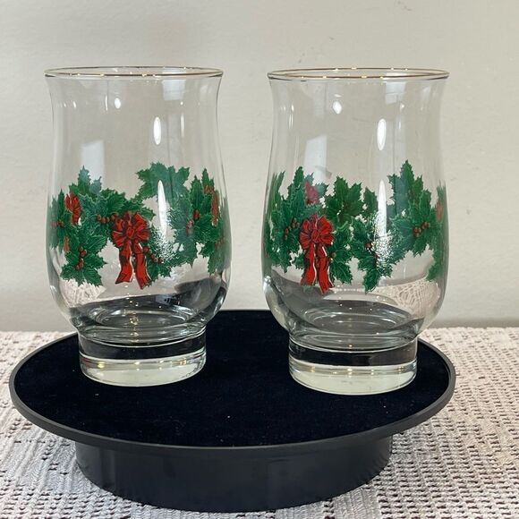 Set of two vintage Holly and Berries drinking glasses || vintage water glasses - Picture 3 of 13